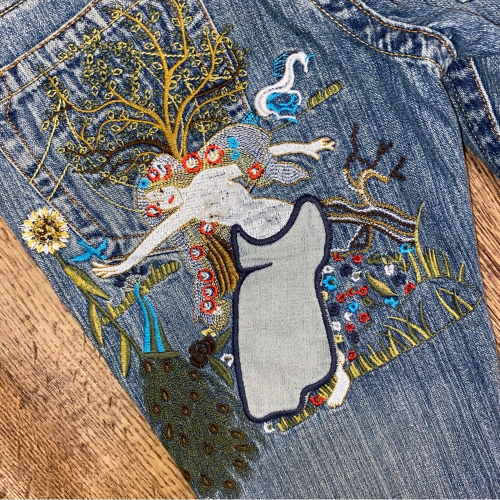 True Religion forest woman embroidered Bobby blue jeans 26